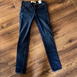 Dark wash barely worn skinny jeans